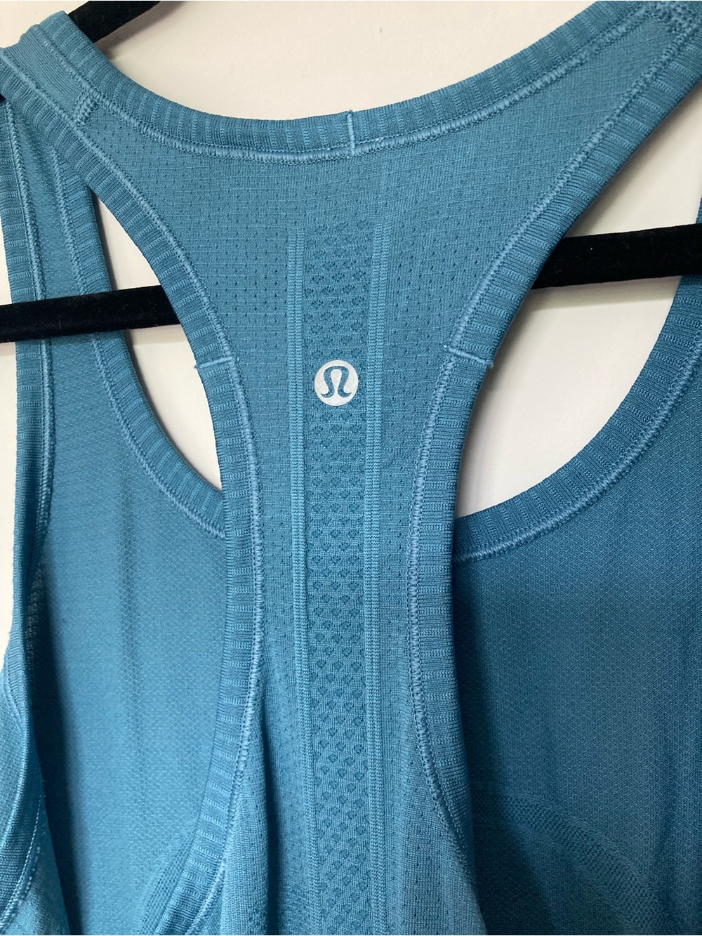 lululemon swiftly tech Women's Teal Racerback Tank Top size 8 - Picture 3 of 5